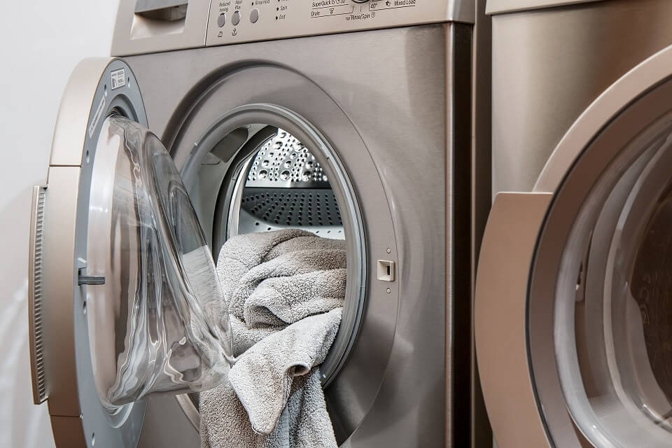 Rápido vistazo femenino Cómo ahorrar energía con la lavadora? | factorenergia