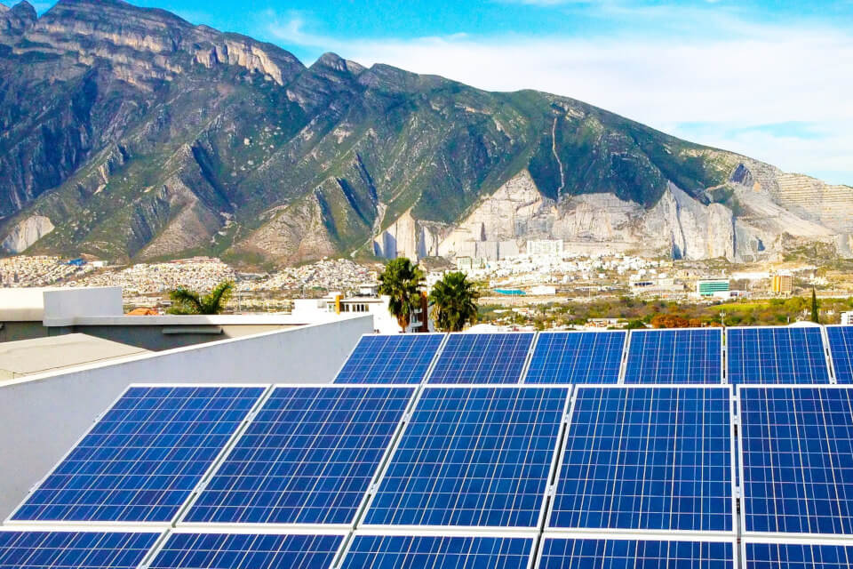 Fácil de instalar, barato y sin coste en luz: así es el foco solar