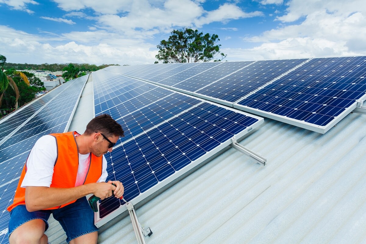 Quant costa instal·lar plaques solars?