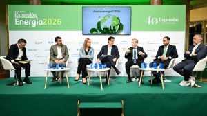 Mesa redonda del 4º encuentro de energía de EXPANSIÓN con representantes del sector energético, incluyendo a Factorenergia, durante el debate sobre electrificación, almacenamiento y retos del sistema energético.